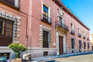 Casa palacio del Duque del Infantado. Calle de Don Pedro, 1, Madrid. Fachada sobre la calle De Don Pedro.